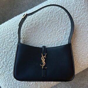 Saint Laurent Le 5 a 7 in smooth leather